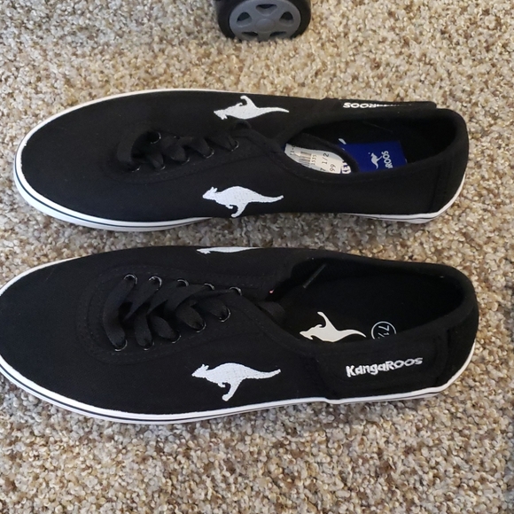 Kangaroos Shoes with Pockets - Picture 2 of 8